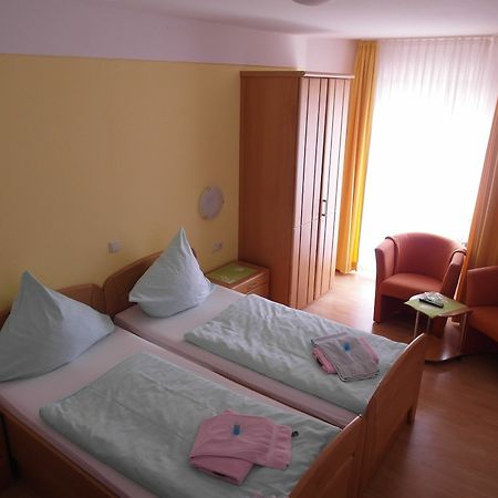 Hotel Zum Weissen Kreuz Altenahr Bagian luar foto