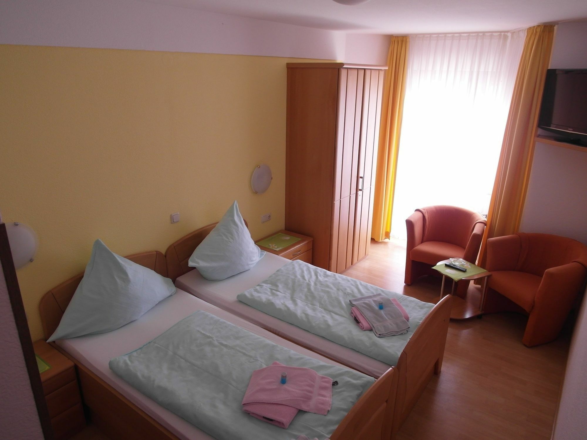 Hotel Zum Weissen Kreuz Altenahr Bagian luar foto